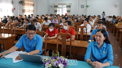 Trang bị kiến thức về pháp luật lao động