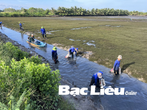 Giữ tình làng, nghĩa xóm bền chặt