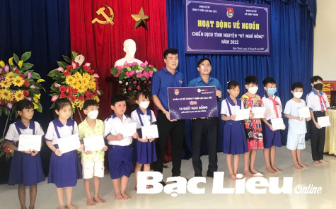 Đoàn Thanh niên Công ty Điện lực Bạc Liêu: Nhiều hoạt động thiết thực hướng đến học sinh và hộ nghèo