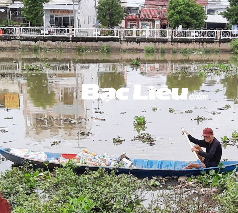 Thầm lặng làm sạch dòng sông