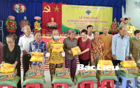 Cùng quan tâm, chăm sóc​ người cao tuổi