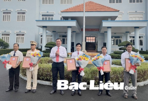 TX. Giá Rai: Tuyên dương 5 tập thể và cá nhân tiêu biểu trong học tập và làm theo Bác