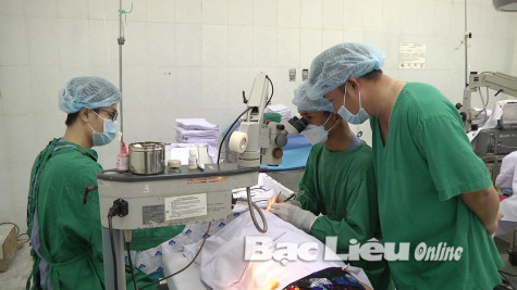 Mổ đục thủy tinh thể miễn phí cho 200 bệnh nhân huyện Phước Long