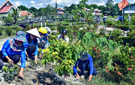 Góp thời giờ xây làng quê mới