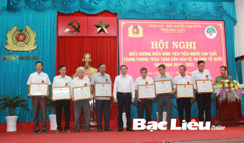 Biểu dương 68 người cao tuổi tham gia bảo vệ an ninh Tổ quốc