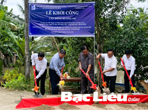 Ban liên lạc đồng hương Bạc Liêu - Cà Mau tại TP. Hồ Chí Minh: Xây cầu và đường nông thôn tại huyện Hồng Dân