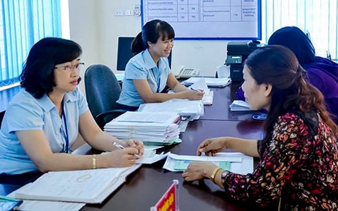 Quy định về nghỉ hưu ở tuổi cao hơn đối với cán bộ, công chức giữ chức vụ lãnh đạo, quản lý