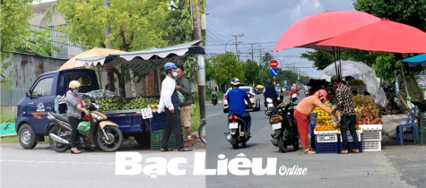 Xe tải bày bán hàng hóa trên đường giao thông