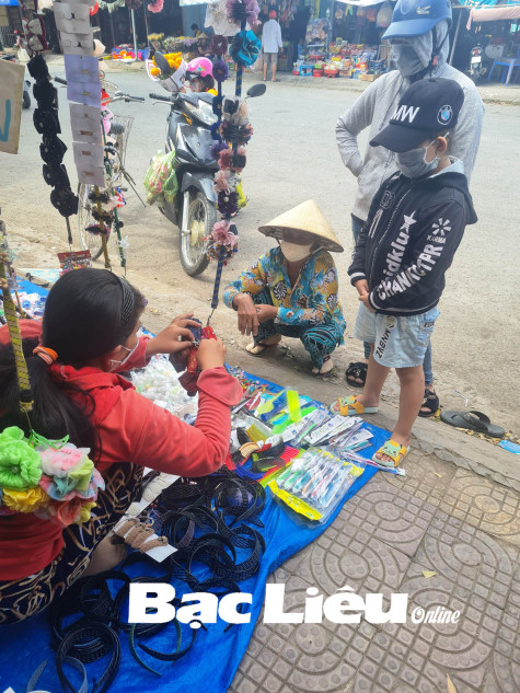 Thả nổi chất lượng hàng hóa bán trên vỉa hè