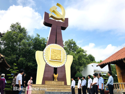 Sinh hoạt chuyên đề “Tự soi, tự sửa”: Phát huy trách nhiệm đảng viên trong xây dựng, chỉnh đốn Đảng