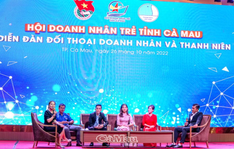 Hơn 100 bạn trẻ đối thoại với doanh nhân