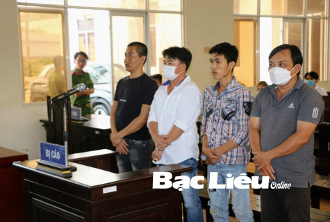 Tàng trữ, mua bán trái phép vũ khí quân dụng, 5 người nhận hơn 8 năm tù