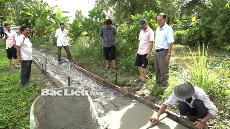 Hội Nông dân xã Vĩnh Thanh: Vận động xây dựng tuyến đường bê-tông dài gần 500m