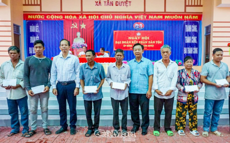 Cán bộ và nhân dân ấp Đồng Tâm A vui Ngày hội Đại đoàn kết