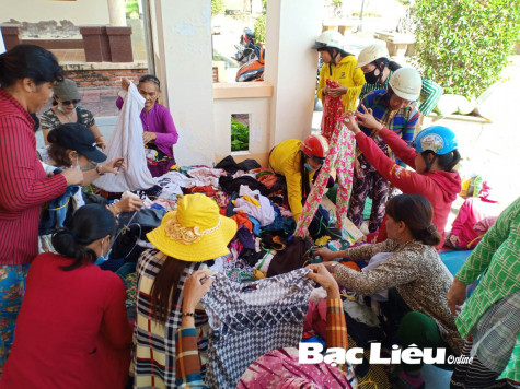 Những chiếc áo mang hơi ấm tình người