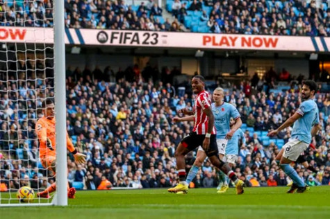 Brentford gây sốc trước Man City