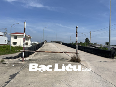 Cần tháo dỡ rào chắn gây cản trở giao thông