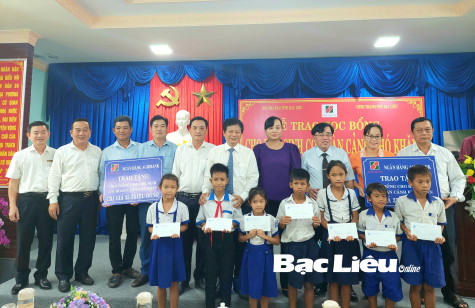 Hội Nhà báo Việt Nam: Trao 100 suất học bổng cho học sinh có hoàn cảnh khó khăn