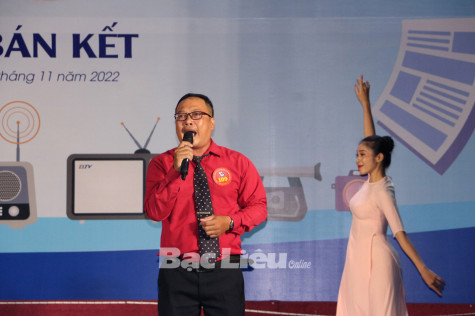 Khi nhà báo hát vọng cổ