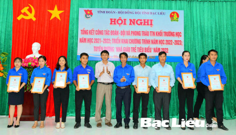 Những giáo viên trẻ mê công tác Đoàn, Đội