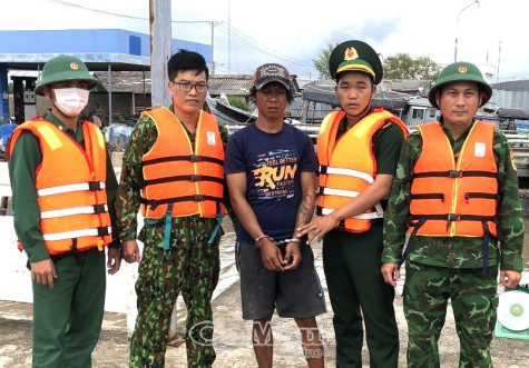 Bắt đối tượng trốn truy nã trên biển