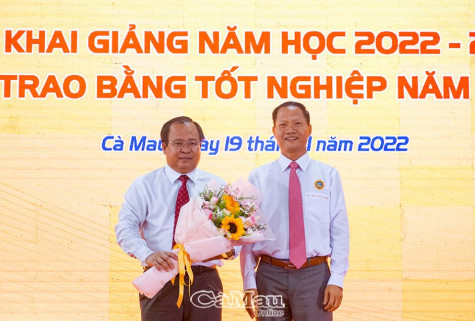 Trao bằng tốt nghiệp cho 200 tân thạc sĩ, cử nhân, kỹ sư