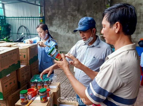 Xử phạt 45 triệu đồng đối với chủ cơ sở bán hàng giả mạo thương hiệu
