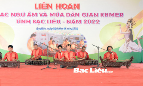 Khai hội tưng bừng với​ nhạc ngũ âm, múa dân gian Khmer