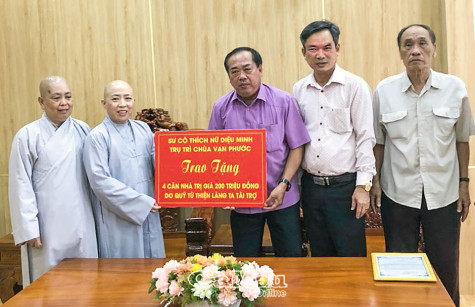 Tiếp nhận 4 căn nhà hỗ trợ cho người nghèo