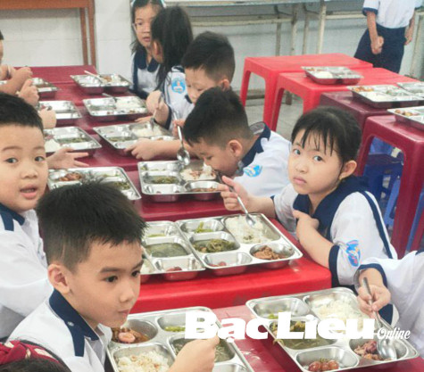 Nơm nớp nỗi lo về bếp ăn bán trú