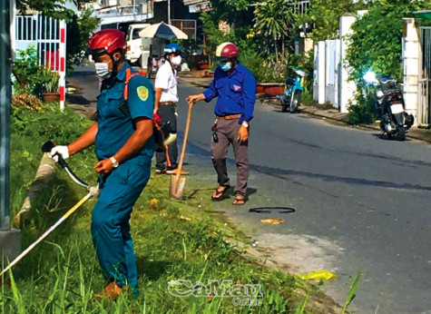 Tô thắm hình ảnh chiến sĩ dân quân tự vệ