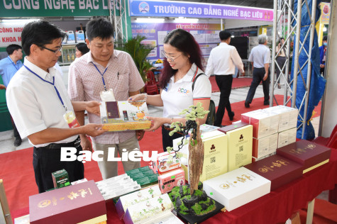 Tiếp tục thực hiện các đột phá chiến lược