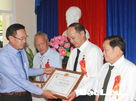 TP. Bạc Liêu: Trao Huy hiệu Đảng cho 18 đồng chí