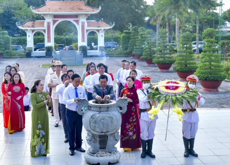 Khai mạc Kỳ họp thứ Tám, HĐND tỉnh khoá X: Kinh tế tiếp tục tăng trưởng cao