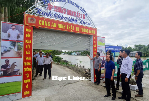 Thẩm định xét công nhận xã Phong Thạnh Tây A đạt chuẩn NTM kiểu mẫu về an ninh trật tự