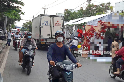 Dựng rạp cưới chiếm lòng đường: Tăng nguy cơ mất an toàn giao thông