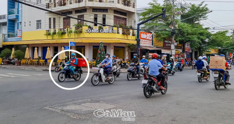 Cảnh báo tình trạng sử dụng điện thoại khi lái xe