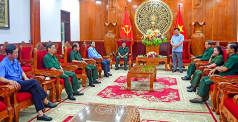 Lãnh đạo tỉnh gặp gỡ đoàn đại biểu dự Đại hội cựu chiến binh toàn quốc