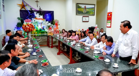 Đồng bào Công giáo đồng hành, đóng góp phát triển quê hương