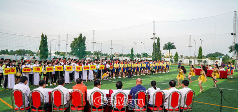 Sôi nổi hội thao và đua tốc độ cua