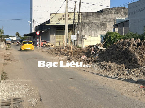 Công trình thi công ì ạch, người dân lãnh đủ