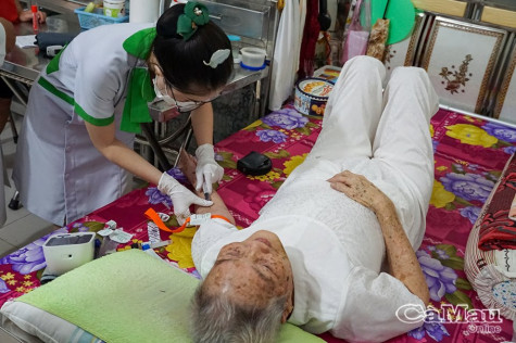Tri ân, chăm sóc sức khoẻ người có công