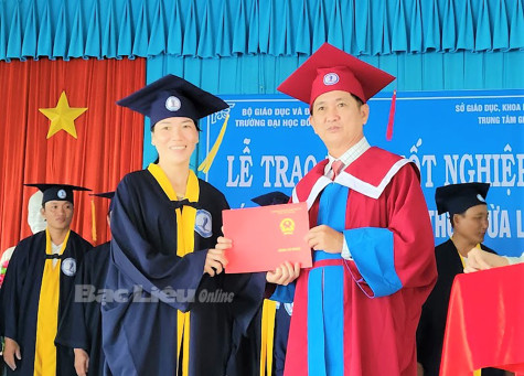 Trường đại học Đồng Tháp: Trao 632 bằng tốt nghiệp đại học cho học viên Bạc Liêu