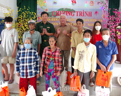 Xuân ấm miền biển