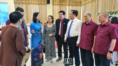 Bà con đồng hương luôn hướng về quê nhà