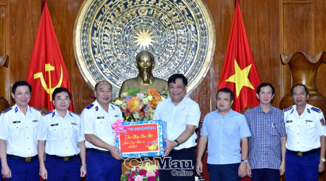 Phó bí thư Thường trực Tỉnh ủy Phạm Thành Ngại tiếp đoàn Cảnh sát biển Việt Nam