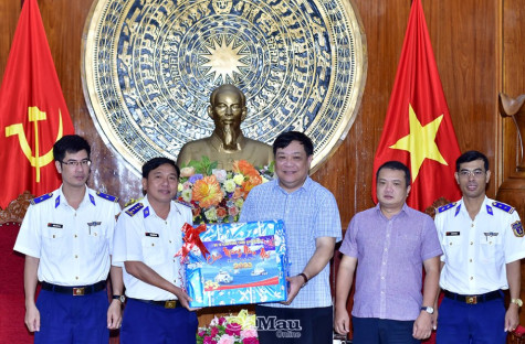 Vùng Cảnh sát biển 4 đã tiếp sức, làm điểm tựa cho ngư dân bám biển