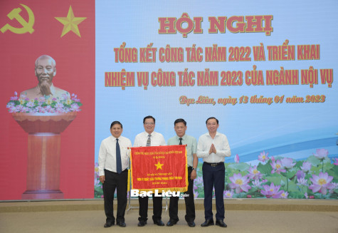 Ngành Nội vụ: Nhận cờ thi đua đơn vị xuất sắc của Thủ tướng Chính phủ