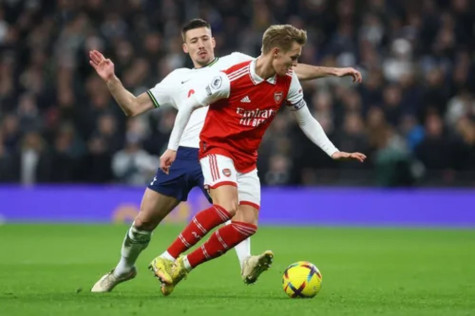 Thắng gọn Tottenham, Arsenal củng cố vững chắc ngôi đầu