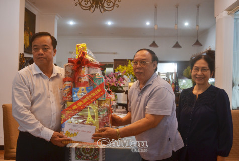 Thăm, chúc Tết nguyên lãnh đạo tỉnh